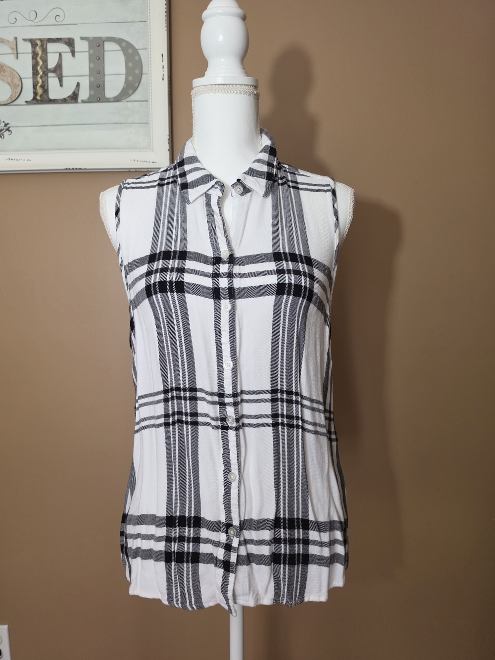 croft & barrow Black and White Plaid Sleeveless Button-Down Shirt